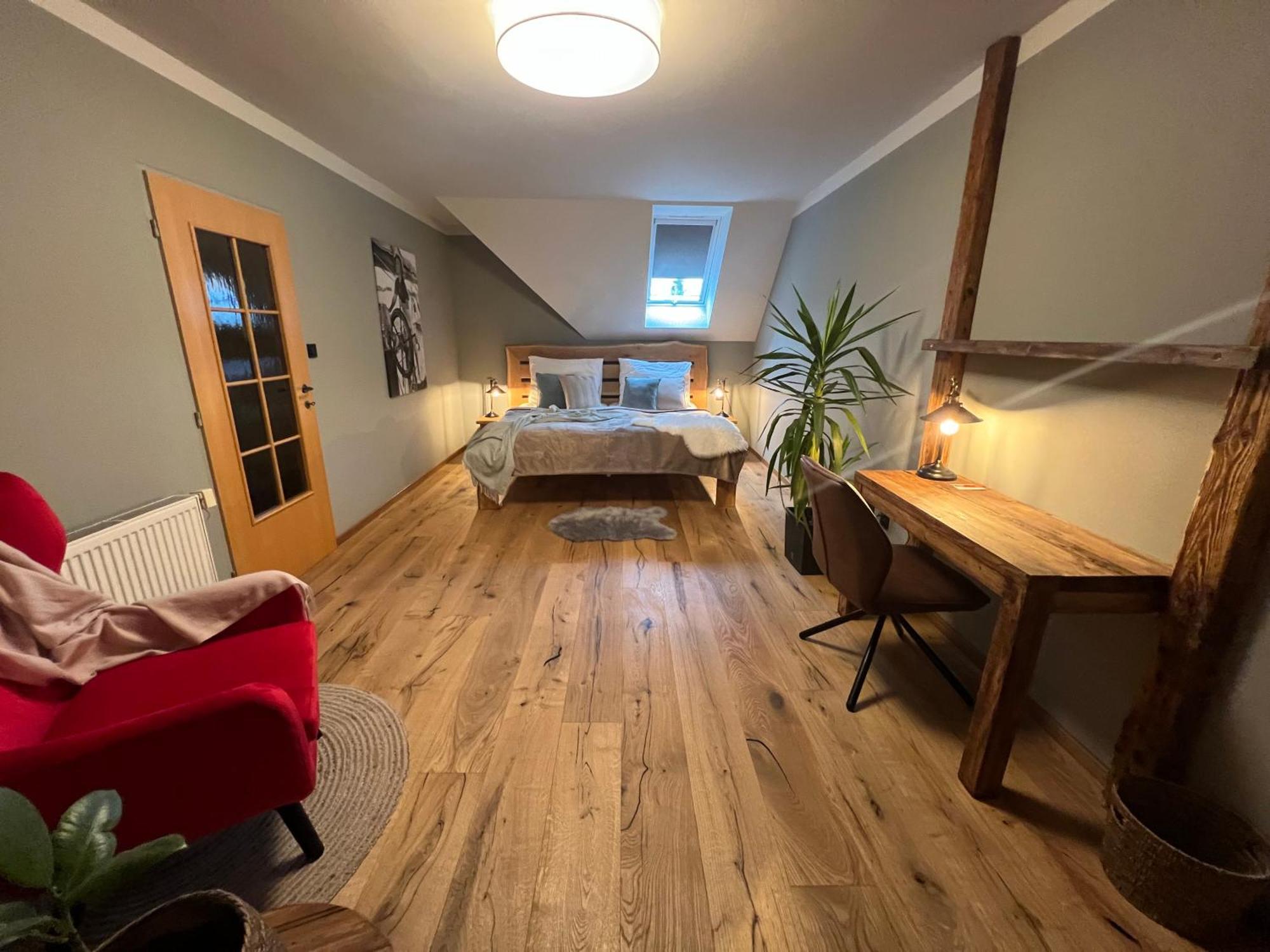 Hotel Mclimon Nový Jičín Екстериор снимка